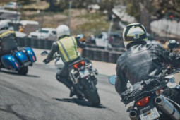 Thế giới xe - Người chơi mô tô phân khối lớn tại Mỹ hiến tạng nhiều nhất