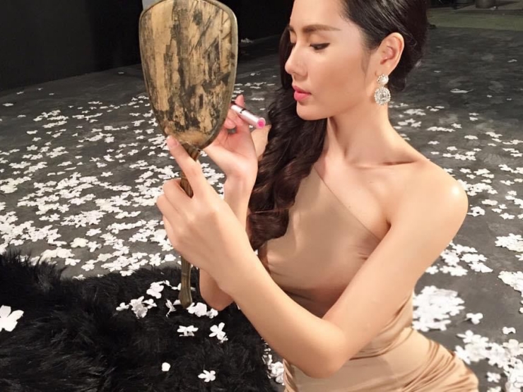 Làm đẹp - Bí quyết giữ da căng bóng láng mịn tuổi U40 của ca sĩ Thanh Hóa có 188 cây vàng