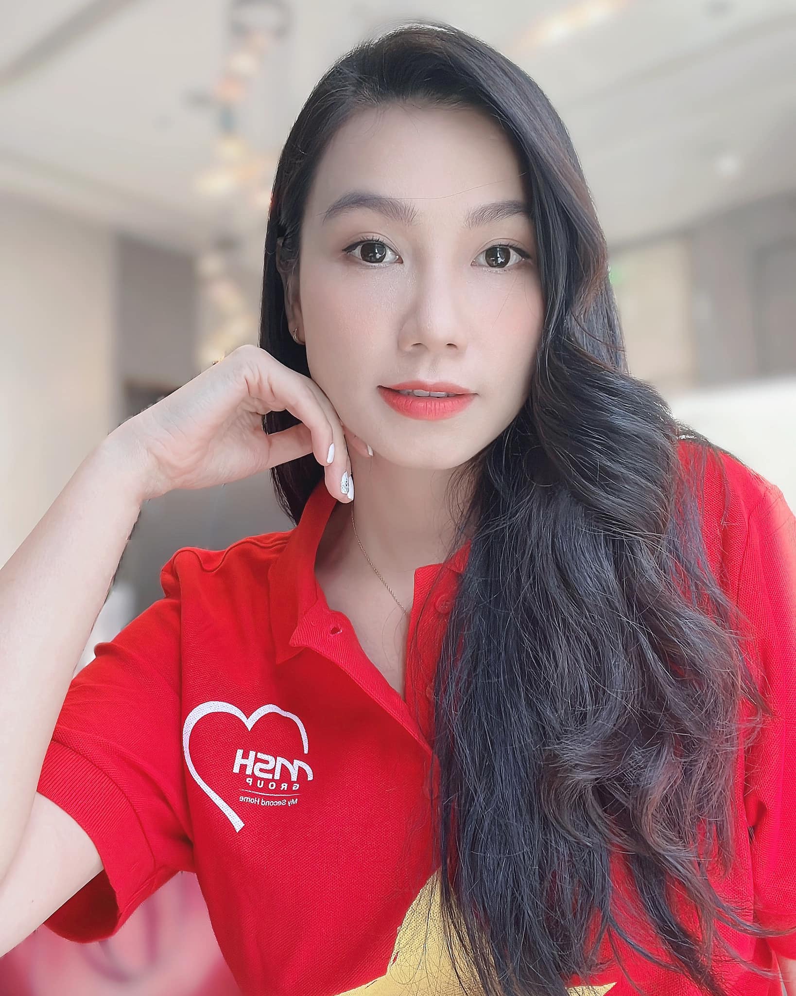 Mỹ nhân Việt khoe sắc trên SVĐ Qatar hóa ra là &#34;người quen&#34; - 3