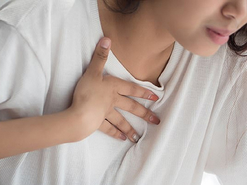 Ăn cay bị ho, cô gái gãy luôn 4 xương sườn - 3