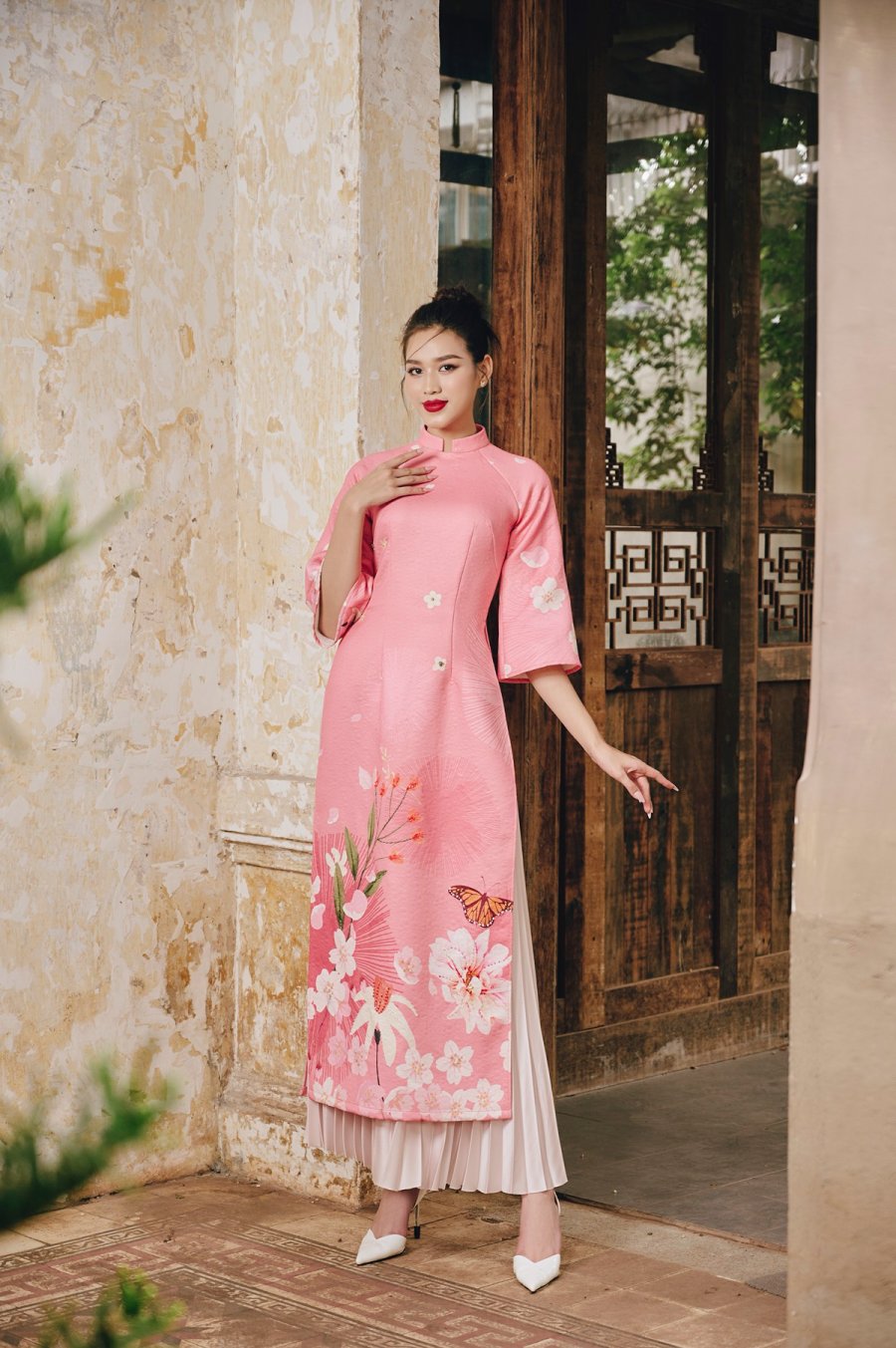 Đỗ Hà, Lương Thùy Linh khoe khí chất sang chảnh khi diện áo dài Tết - 3