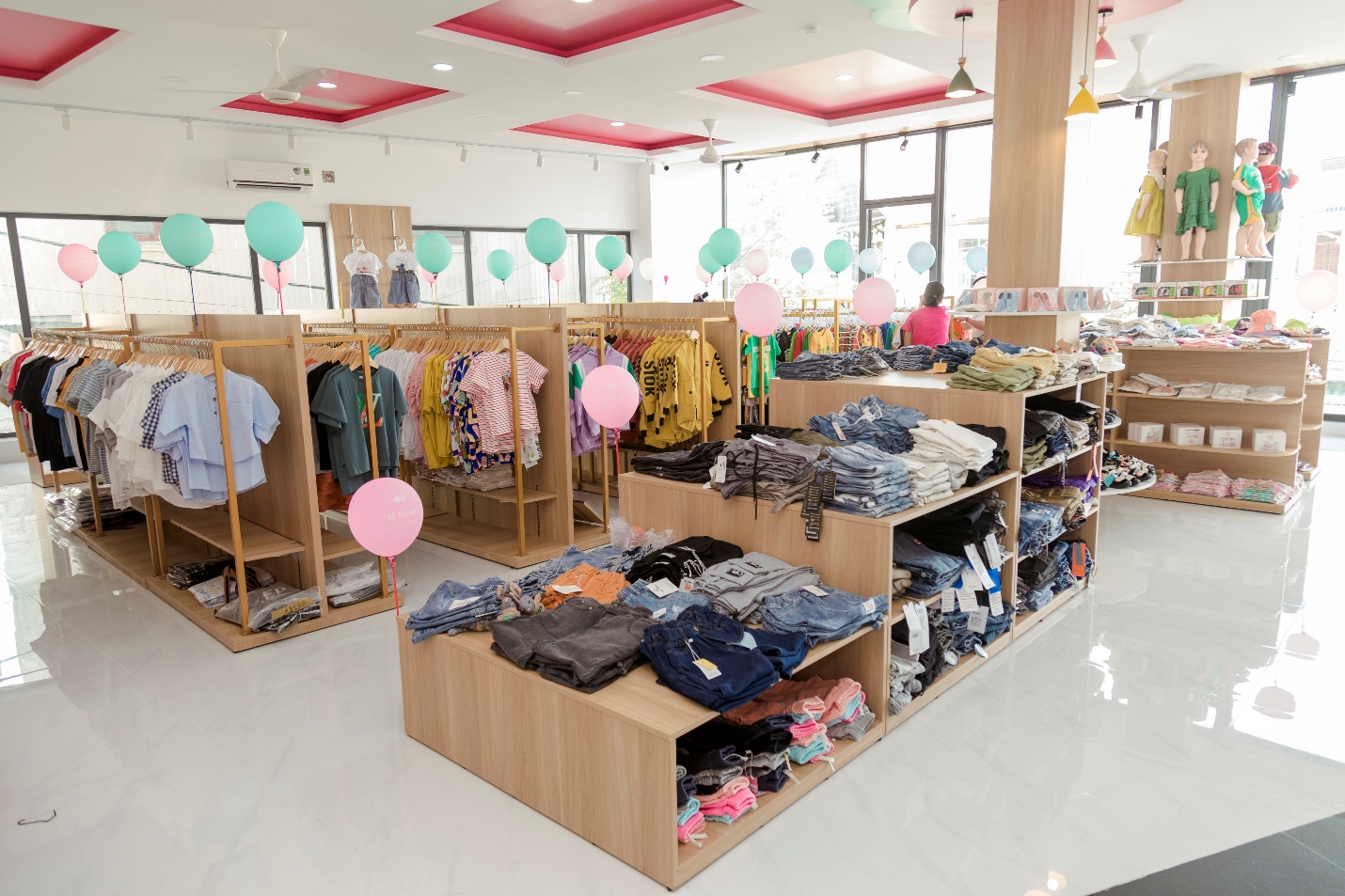 Gian hàng thời trang tại Siêu thị Mẹ Yêu Con