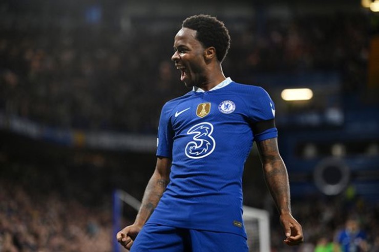 Raheem Sterling đã ký hợp đồng với Chelsea và hiện nhận mức lương 315.000 bảng/tuần (9,4 tỷ đồng).
