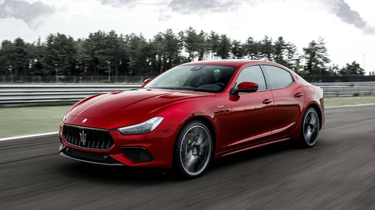 4. Maserati Ghibli Trofeo (tốc độ tối đa: 325 km/h)
