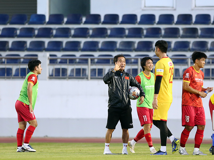 Bóng đá - Vắng thầy Park, ĐT Việt Nam rèn "bài tủ" sắp đấu AFF Cup ra sao?
