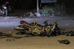 Tin tức trong ngày - Hai thanh niên tử vong sau tai nạn với container