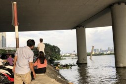 Pháp luật - Lập bàn thờ tìm nam thanh niên thì thấy thi thể 1 phụ nữ trên sông Sài Gòn