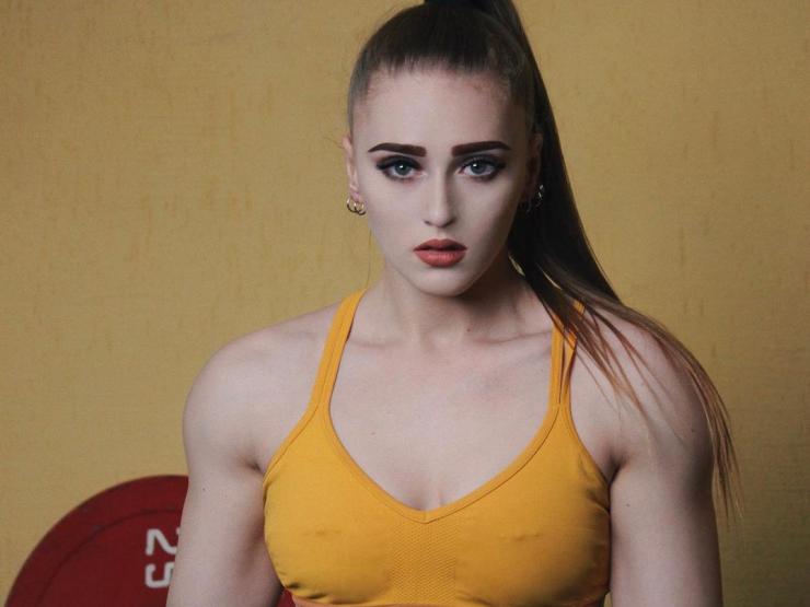 Làm đẹp - 4 mẹo tập luyện giúp "búp bê Nga" xây dựng cơ bắp, nam giới cũng phải dè chừng