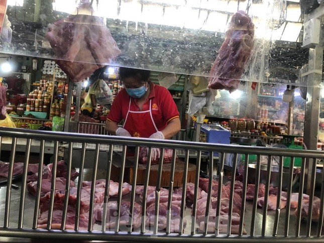 Sức tiêu thụ thịt heo tại nhiều chợ ở TPHCM thời điểm cuối năm vắng từ chợ sỉ đến chợ lẻ