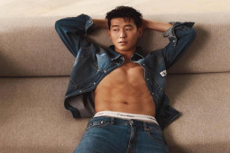 Phong cách đàn ông - "Nam thần sân cỏ" Hàn Quốc súc miệng bằng nước tăng lực để có body 6 múi "sầu riêng"