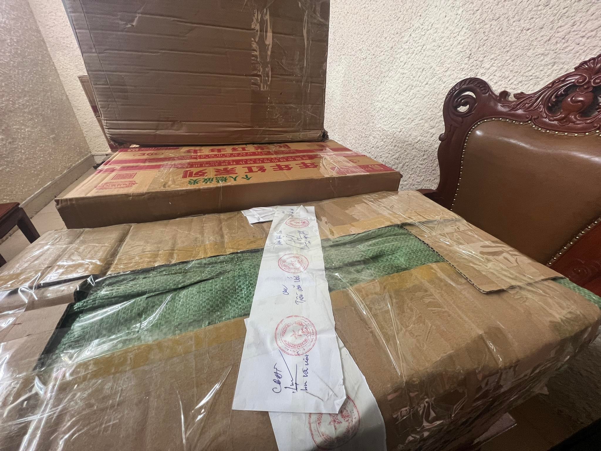 Tang vật là pháo nổ bị công an thu giữ.