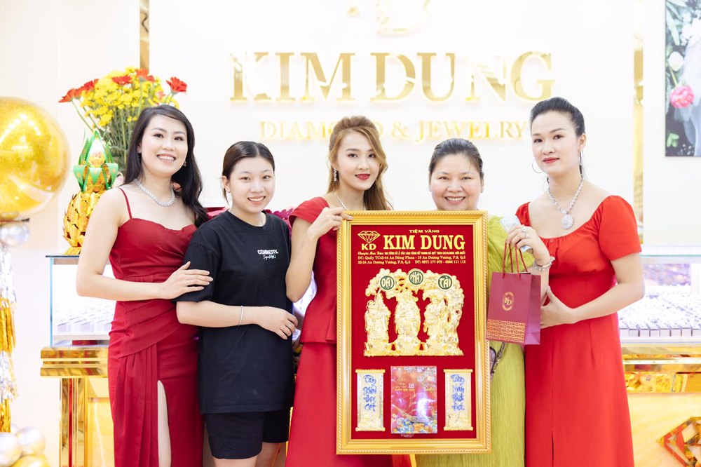 Chương trình tri ân khách hàng tặng lịch thần tài may mắn tại Kim Dung Diamond Jewelry
