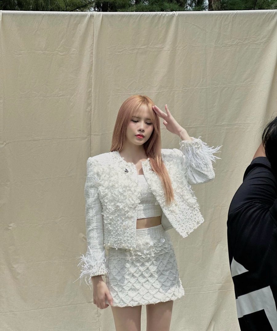 Cô nhận được lời khen ngày càng thăng hạng về sắc vóc.