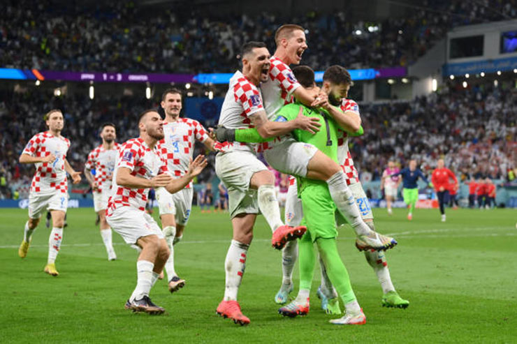 Các cầu thủ&nbsp;Croatia ăn mừng sau khi đánh bại Nhật Bản để vào vòng tứ kết