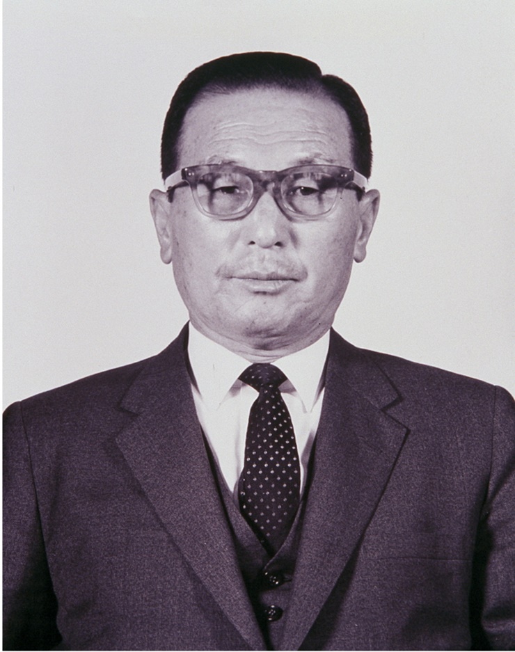 Nhờ &nbsp;thành công trong kinh doanh sản phẩm nhựa của Công ty hóa học Lucky, ông Koo In-hwoi đã sáng lập Công ty Geumseong (Goldstar) năm 1958.
