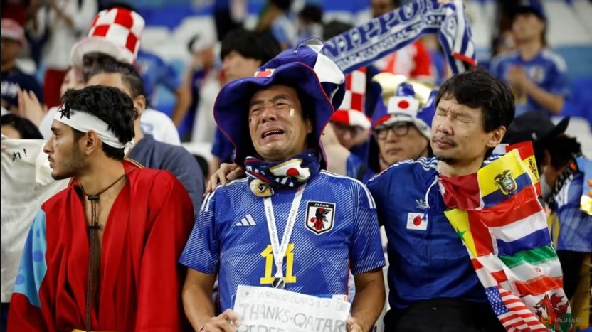 Nỗi buồn thua trận vẫn chưa nguôi ngoai với các cổ động viên Nhật Bản. Ảnh: Reuters