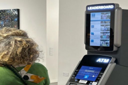 Kinh doanh - Chiếc máy ATM dành cho người giàu, muốn khoe tiền cho cả thành phố