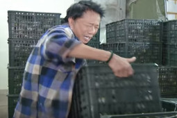 Đời sống Showbiz - Danh hài từng "gây sốt" với "Kiếp cá độ" mùa World Cup bất ngờ đi bán cơm tấm