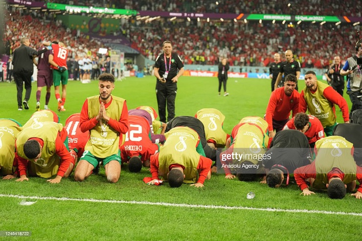 Các cầu thủ Morocco ăn mừng chiến thắng&nbsp;lịch sử. Đây cũng&nbsp;là lần đầu tiên&nbsp;Morocco lọt vào tứ kết&nbsp;World Cup trong lịch sử