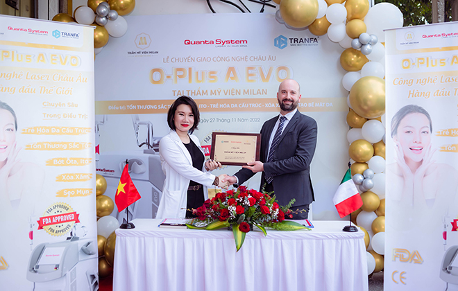 Chị Phạm Thị Tố Ngọc - Phó giám đốc TMV MILAN tiếp nhận chuyển giao công nghệ Q-PLUS A EVO.
