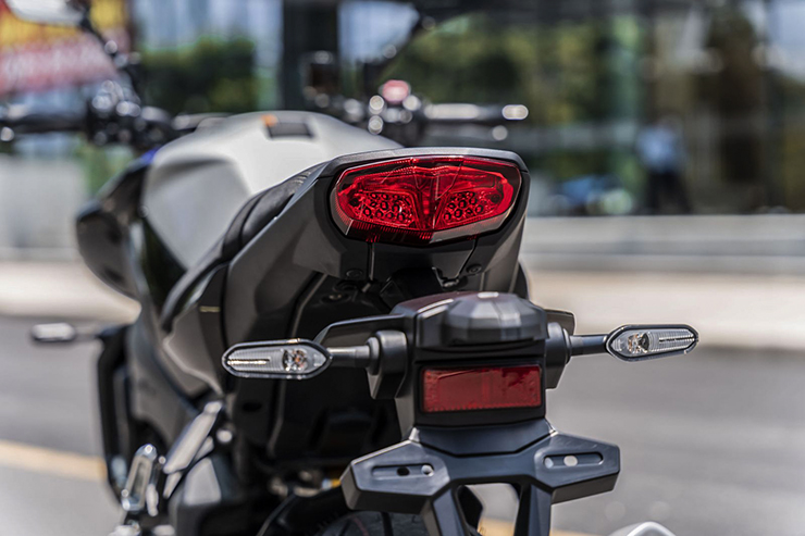 Đánh giá nhanh xe mô tô phân khối Yamaha MT-10 thế hệ mới - 8