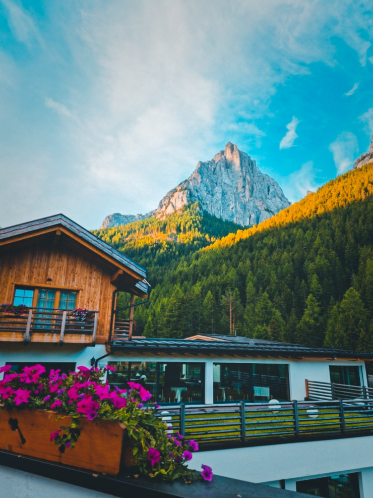 Sau nhiều ngày ở camping trên núi. Du khách có thể thuê camping dưới chân núi ở Cortina d'Ampezzo. 