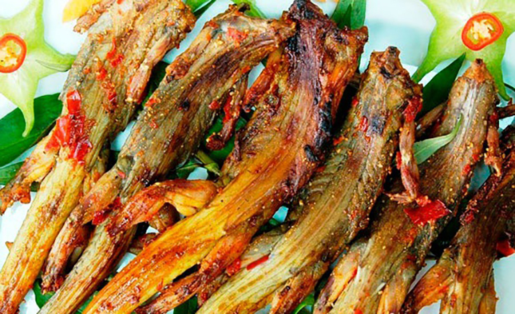Kỳ tôm là đặc sản ở các nhà hàng, có giá khoảng 400.000 đồng/kg. Tuy nhiên, loài này ở trong tự nhiên ngày càng khan hiếm nên nhiều hộ dân đã nghĩ tới việc nuôi kỳ tôm thương phẩm và đã thành công
