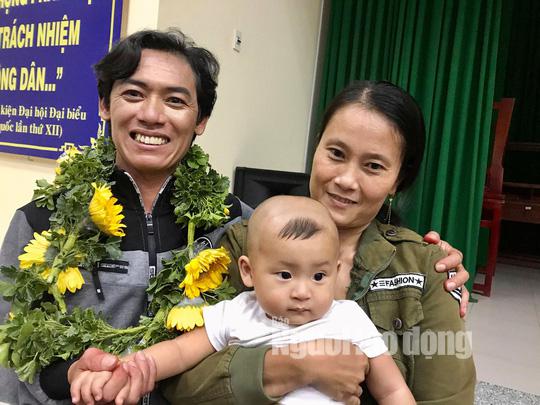 Nguyễn Chí Tâm và vợ con tại đêm chung kết "Tài tử miệt vườn" năm 2019