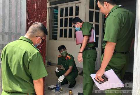 Cơ quan công an đang khám nghiệm hiện trường vụ án