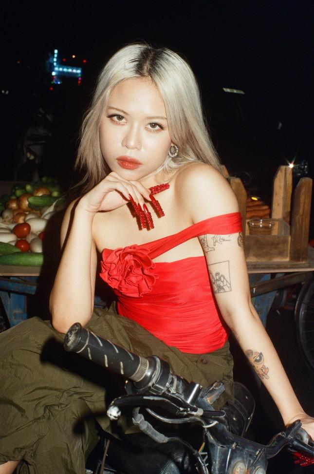 Tlinh xác nhận có bạn trai mới vào ngày 7/12. Ảnh: FBNV.