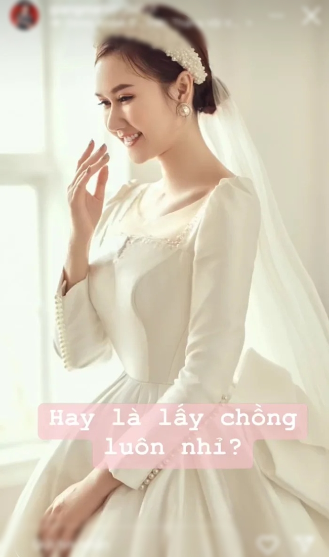 Trước đó, nữ diễn viên Hương Giang cũng gây bất ngờ khi chia sẻ hình ảnh mặc váy cưới và hỏi fan: "Hay là lấy chồng luôn nhỉ?".&nbsp;

