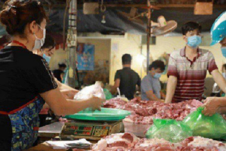 Nghịch lý: Giá thịt lợn "rơi tự do" dù đang trong cao điểm tiêu thụ Tết