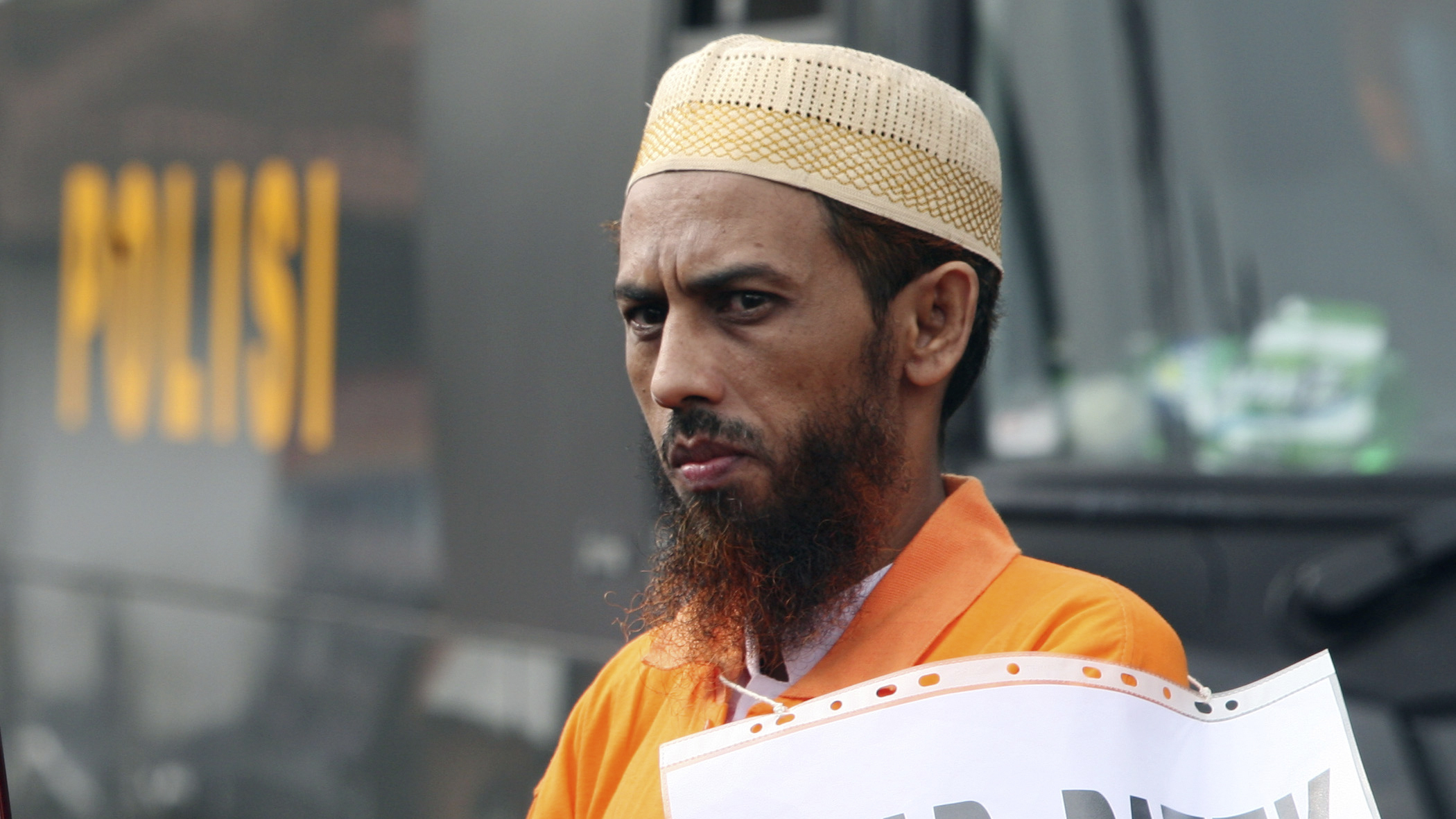 Umar Patek bị kết tội chế tạo bom trong vụ khủng bố ở đảo Bali, Indonesia, năm 2002. Ảnh: AP