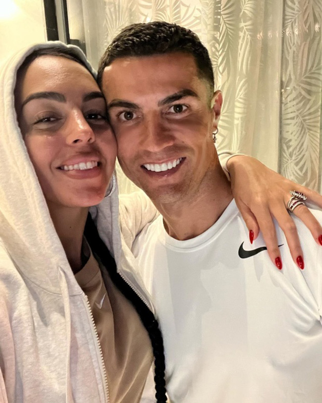 Georgina Rodriguez thường cập nhật trên trang Instagram hình ảnh khi có mặt tại Qatar để cổ động tinh thần cho Ronaldo.
