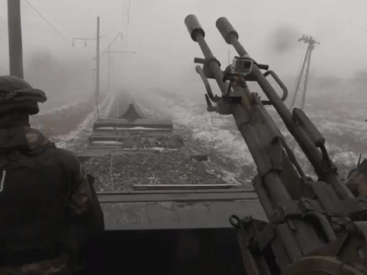 Thế giới - Nga tung video mới nhất về đoàn tàu bọc thép hạng nặng làm nhiệm vụ ở Ukraine