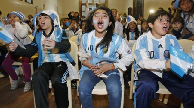 Các học sinh nghỉ học trong thời gian ĐT Argentina thi đấu