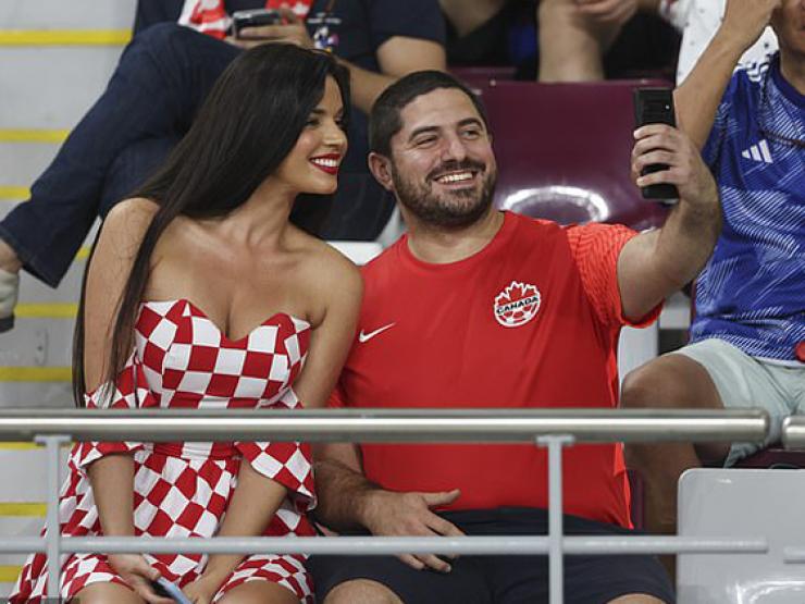 Thời trang - Cổ động viên Croatia, Brazil tranh "ngôi" phong cách "lên đồ" bốc lửa nhất thế giới