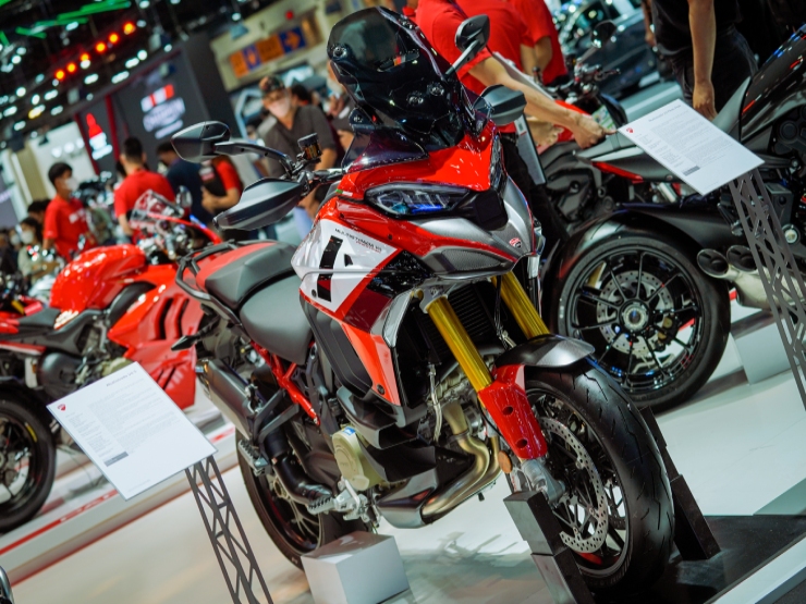 Cận cảnh ‘quỷ đỏ’ hàng khủng 2023 Ducati Multistrada V4 Pikes Peak
