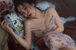 Bạn trẻ - Cuộc sống - Cô giáo dạy Toán khoe khéo vẻ đẹp xuân thì gợi cảm