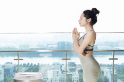 Làm đẹp - Bảo Anh không ngại đông giá rét vẫn tập yoga đều đều, giữ dáng thon mềm