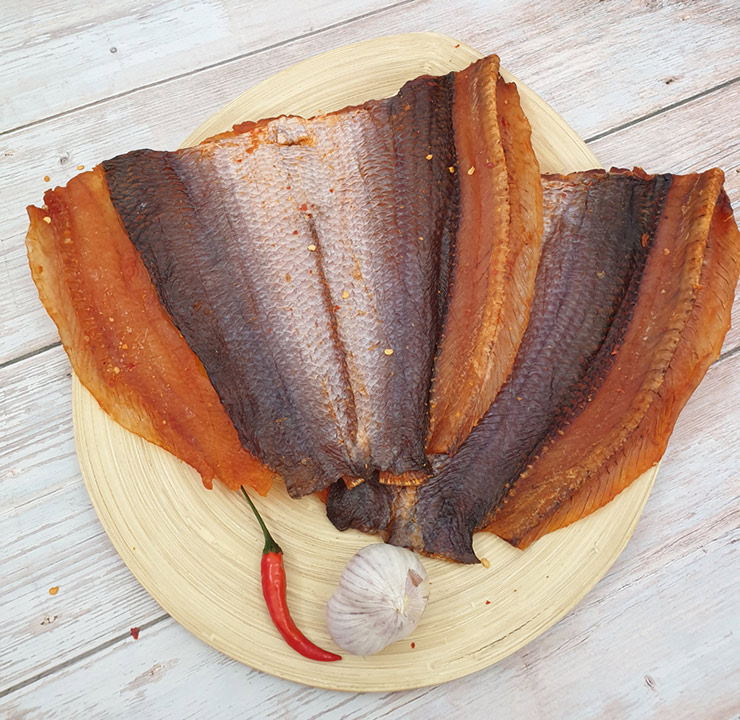 Khô cá lóc có thể chế biến thành những món ăn vô cùng ngon như: khô cá lóc rim me, khô cá lóc trộn gỏi, khô cá lóc chiên, khô cá lóc nướng,… 
