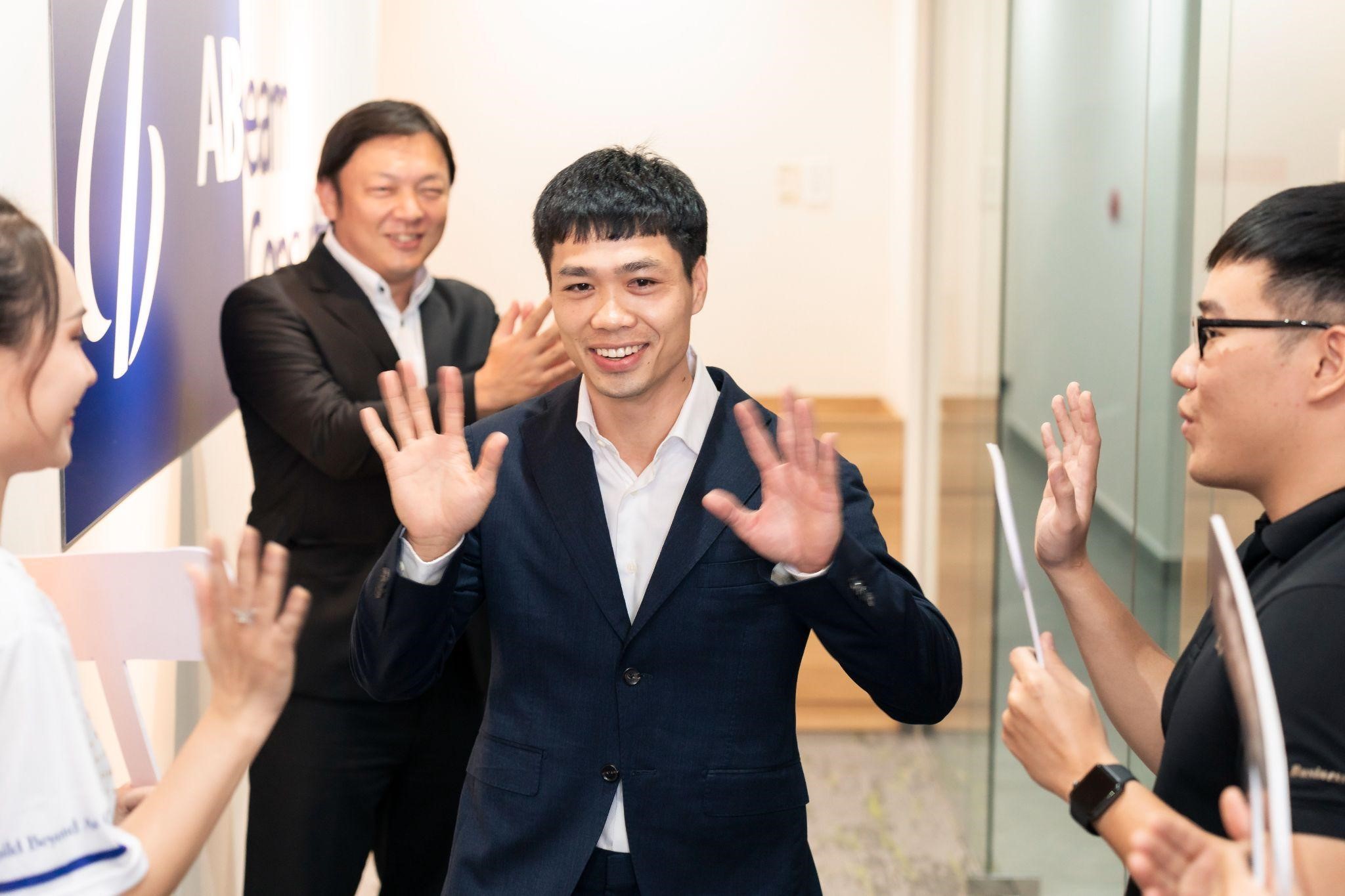 Tiền đạo Nguyễn Công Phượng được ABeam Việt Nam chào đón nồng nhiệt