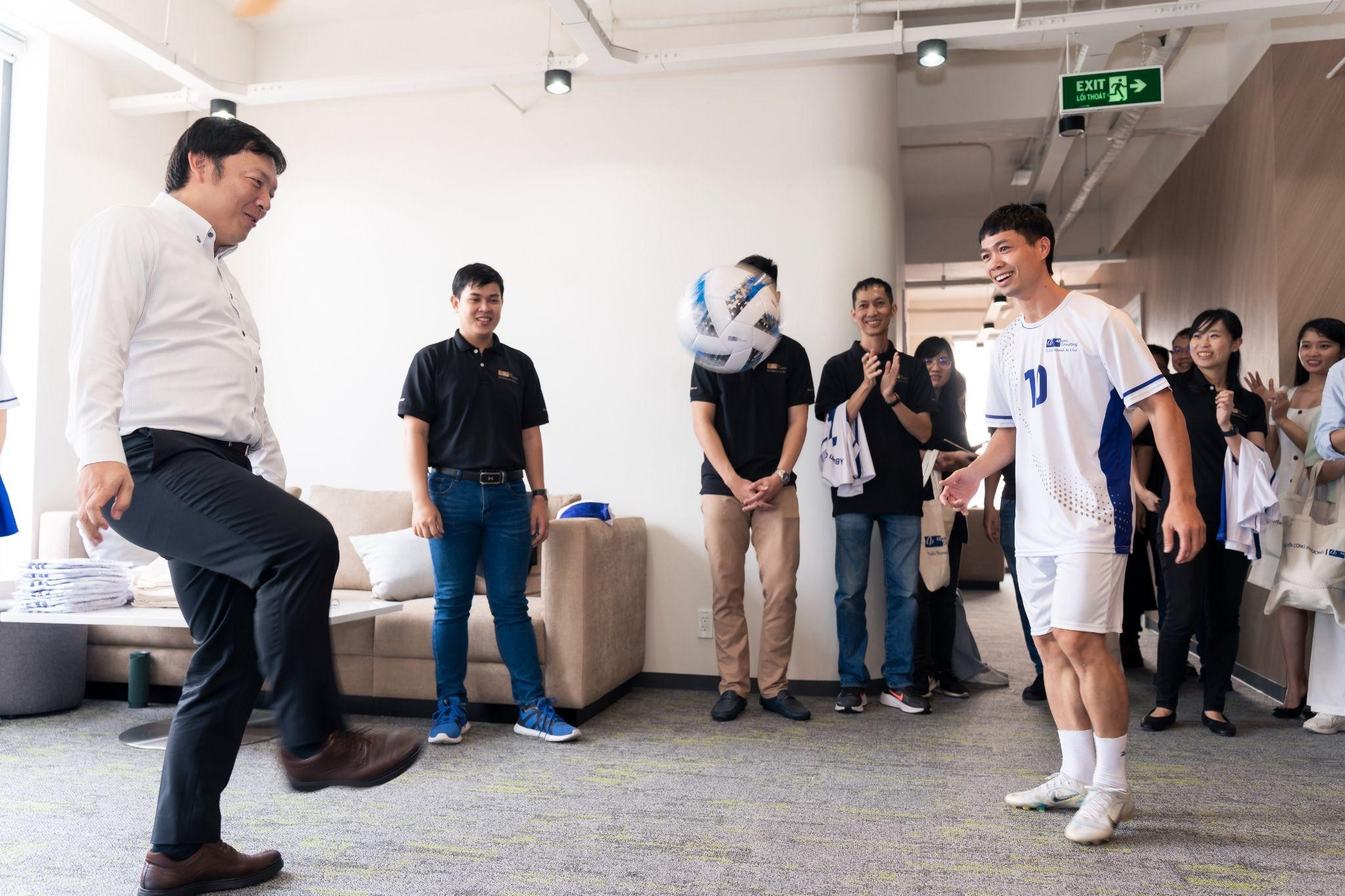 Giao lưu, chơi bóng cùng TGĐ Ryohei Oda và cán bộ nhân viên