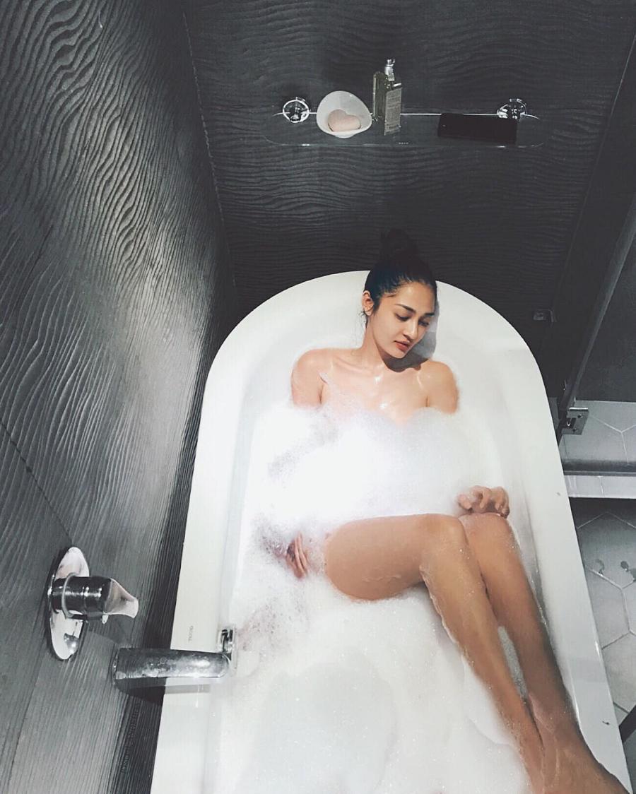 Không chỉ Bảo Anh mà rất nhiều mỹ nhân Việt chọn tập yoga để giữ dáng thon mềm theo thời gian.&nbsp;