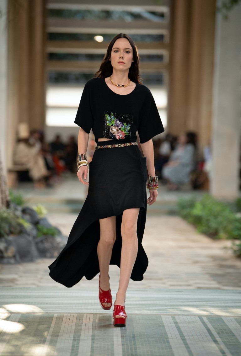 Ngắm vẻ lộng lẫy nức lòng người hâm mộ của Chanel Métiers D'Art Show 2022 - 5