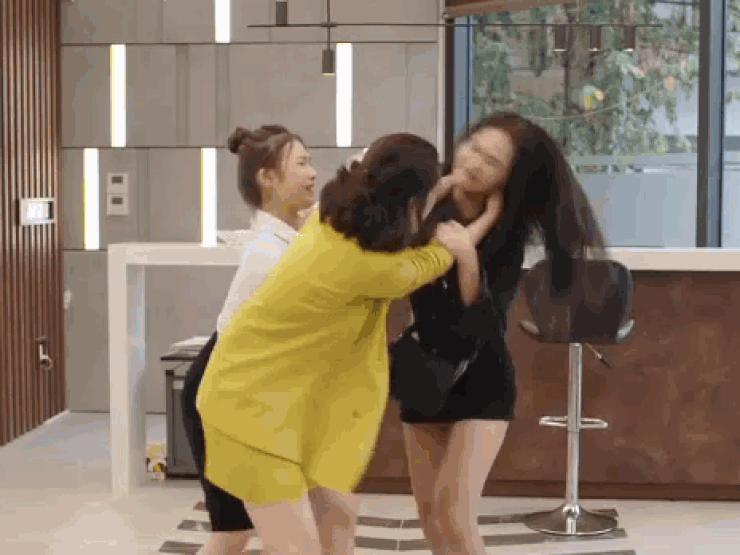 Phim - Vợ trả tiền khách sạn cho chồng và nhân tình, lao vào đánh ghen gây "sốt" màn ảnh VTV