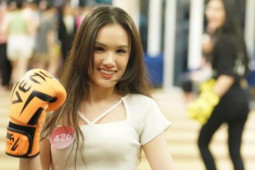 Thể thao - Thí sinh Hoa hậu Việt Nam đấm boxing, tạo dáng độc