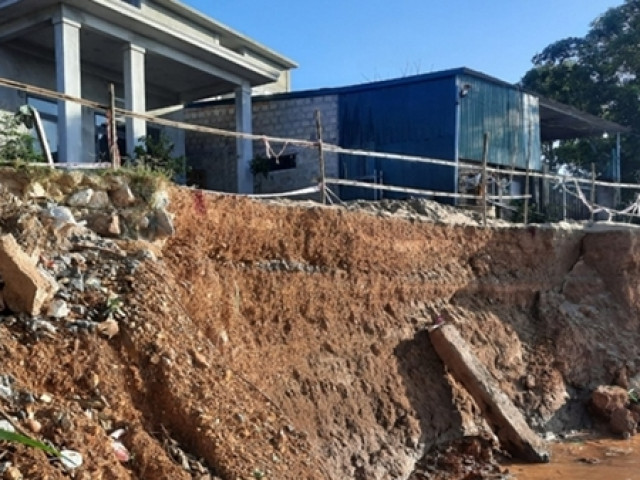 Tin tức trong ngày - Hé lộ nguyên nhân đứt gãy kè sông Thạch Hãn