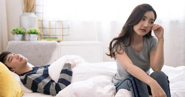 Cô buộc phải đưa ra lựa chọn: Mình cần ở lại trong thời gian anh ấy điều trị chứng nghiện sex hay mình nên rời bỏ anh ấy? (ảnh minh họa).