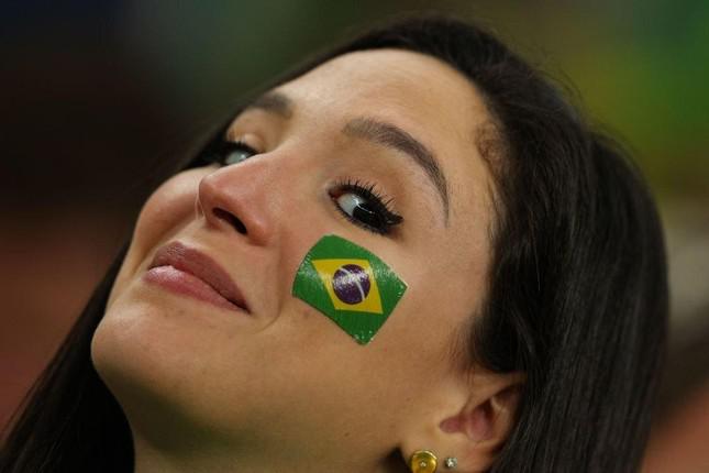 Trước giờ bóng lăn, các fan hâm mộ Brazil tràn trề tự tin vào khả năng đội bóng của mình sẽ giành vé vào bán kết World Cup 2022.